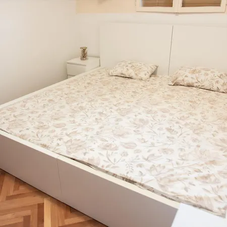 Apartman Lili *